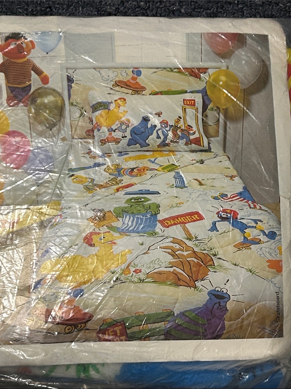 Vintage Sesame Street Kids' Bedding set. Multiple Characters. Twin